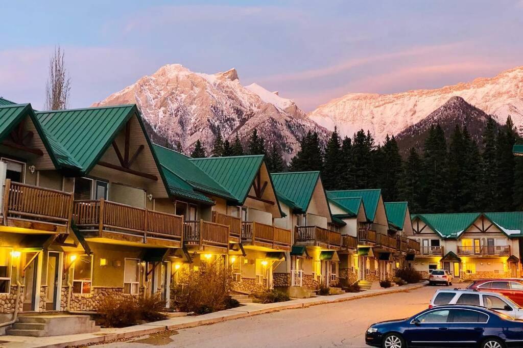 Mountainview -Privatechalet Sleep7- 5Min To Dt Vacation Home Канмор Экстерьер фото