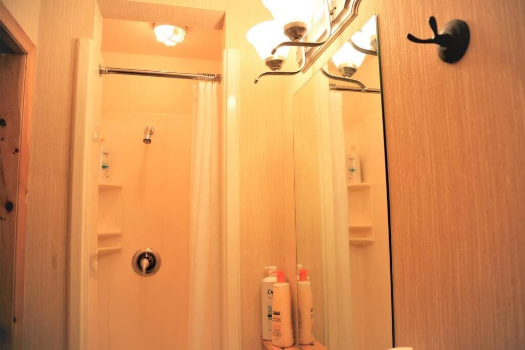 Mountainview -Privatechalet Sleep7- 5Min To Dt Vacation Home Канмор Экстерьер фото
