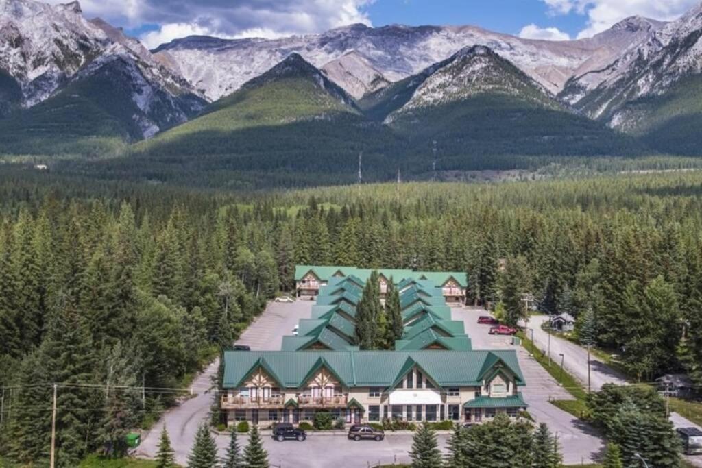Mountainview -Privatechalet Sleep7- 5Min To Dt Vacation Home Канмор Экстерьер фото