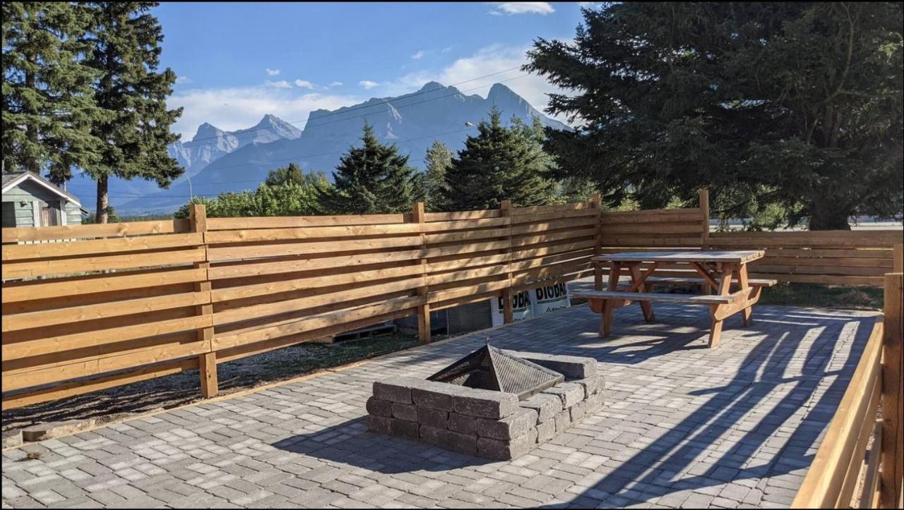 Mountainview -Privatechalet Sleep7- 5Min To Dt Vacation Home Канмор Экстерьер фото
