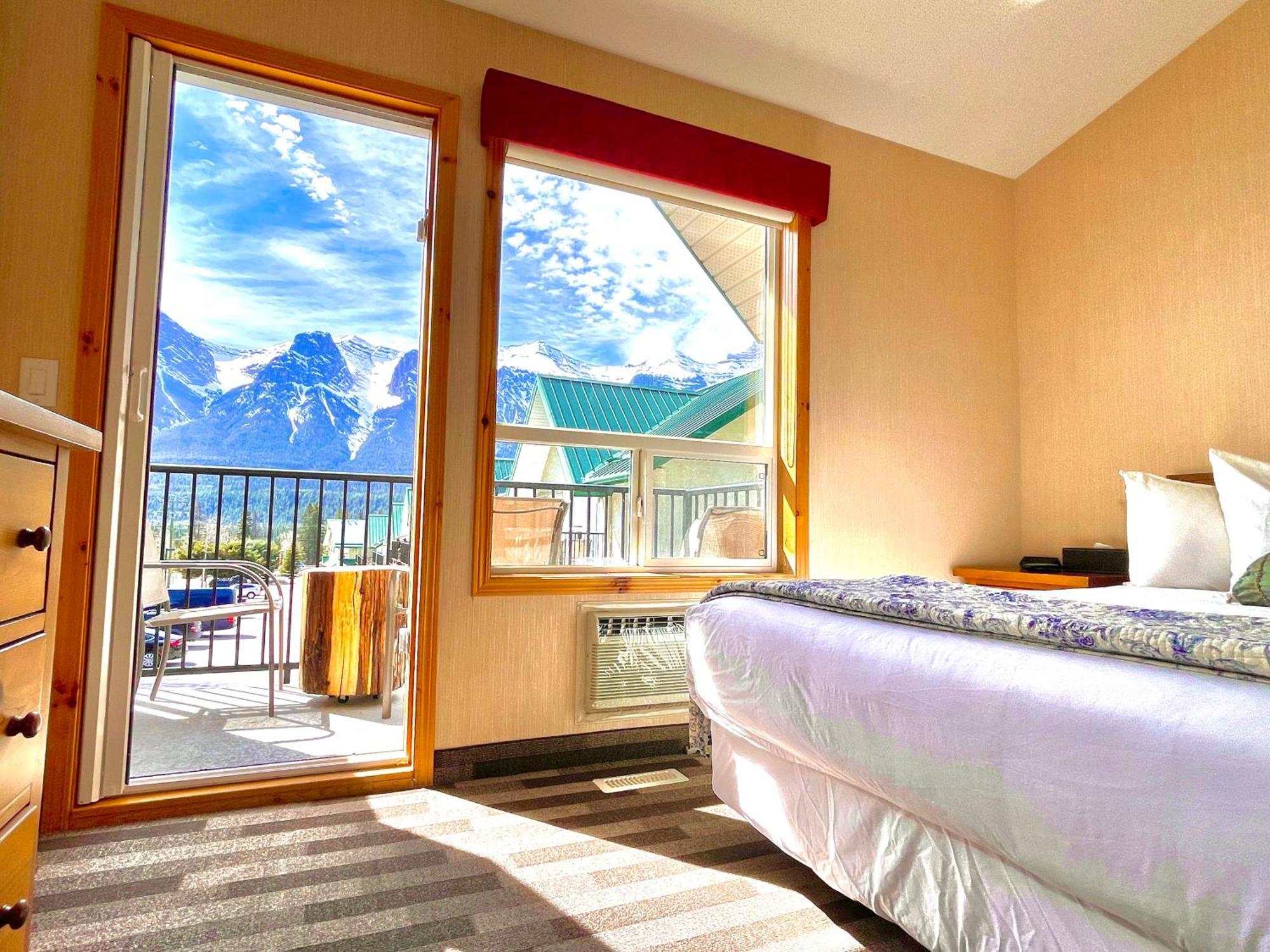 Mountainview -Privatechalet Sleep7- 5Min To Dt Vacation Home Канмор Экстерьер фото