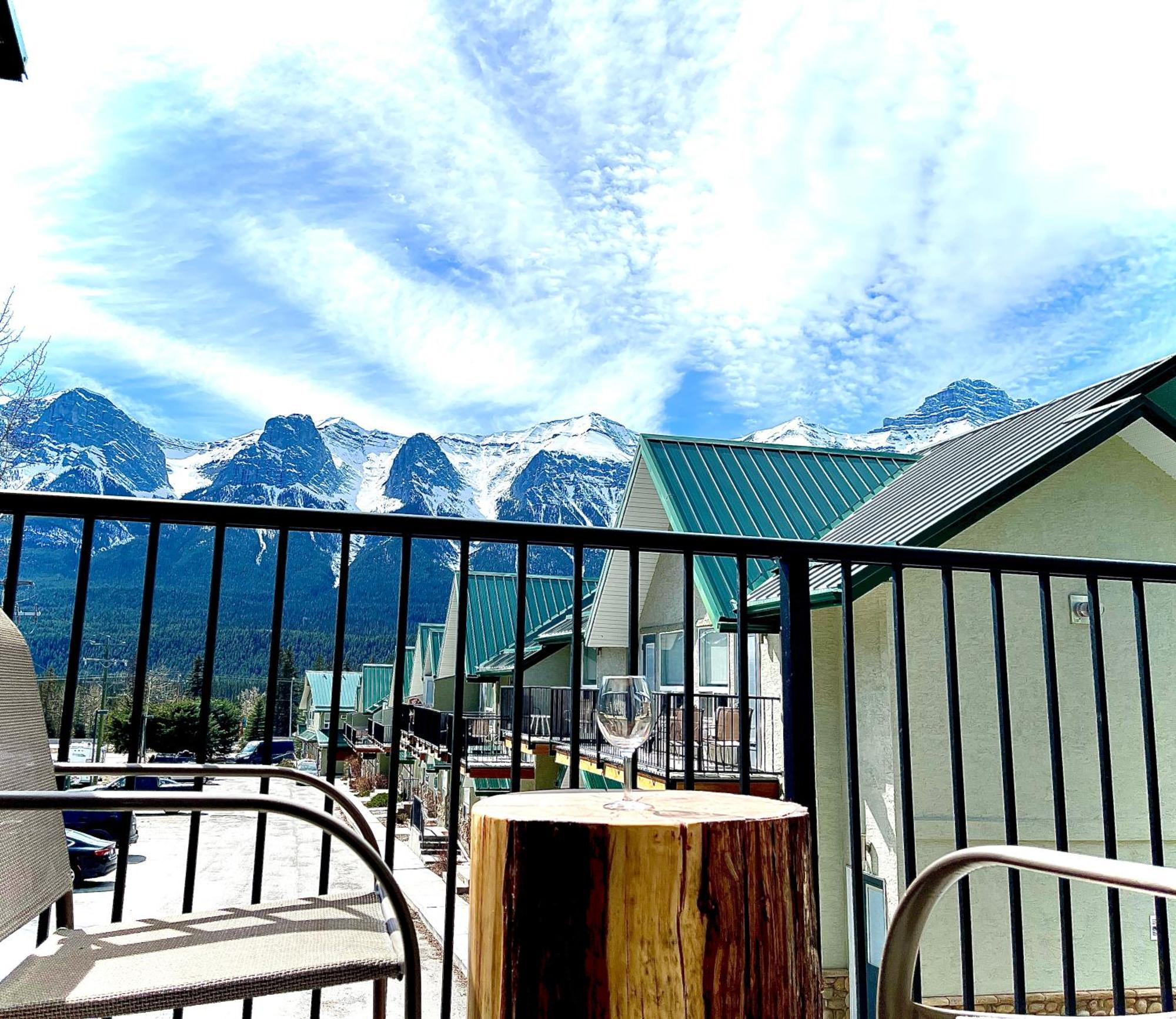 Mountainview -Privatechalet Sleep7- 5Min To Dt Vacation Home Канмор Экстерьер фото