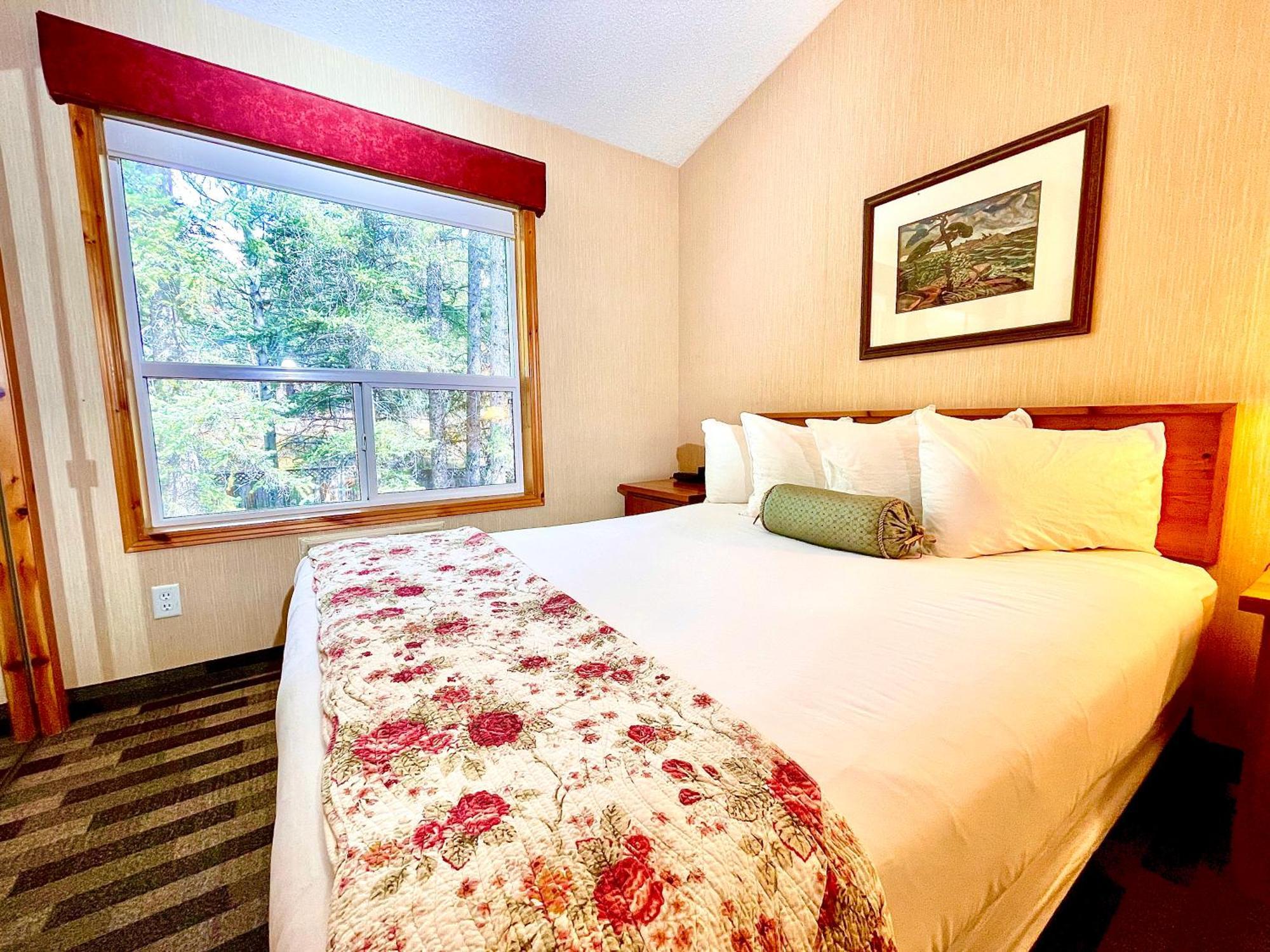Mountainview -Privatechalet Sleep7- 5Min To Dt Vacation Home Канмор Экстерьер фото